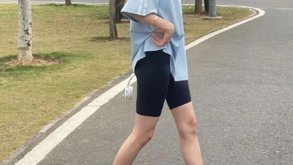 羞羞漫画、饼干姐姐vlog挑战、每日大赛mrds双马尾:场景与人物关系视频观察|17每日挑战-骑乘大赛播放预览封面